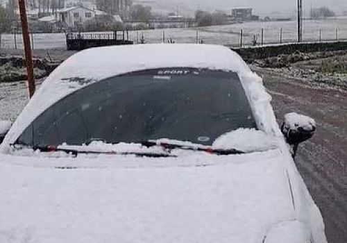 Ardahan da Baharın ortasında yağan kar görenleri şaşırttı.