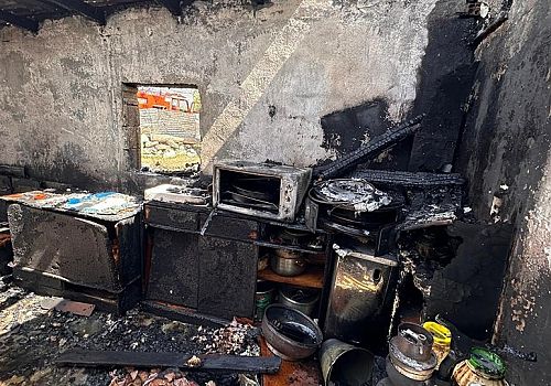 Ardahan’da bir evde sobadan yangın çıktı.