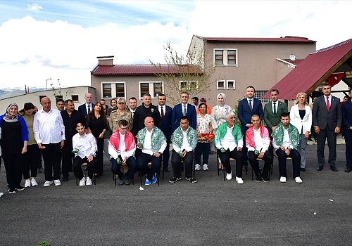 Ardahan'da bir günlük temsili askerlik yapacak engellilerin asker kınası yakıldı