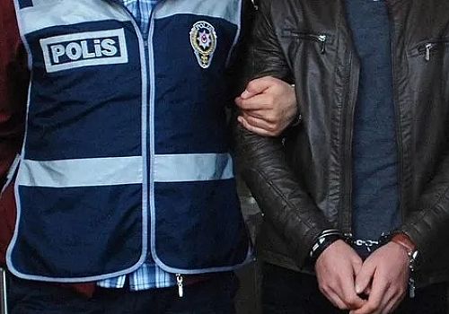 Ardahan'da bir polisin yaralanmasına sebep olan alkolü  Ş. C  tutuklanarak cezaevine konuldu.