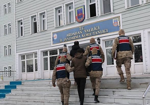 Ardahan'da çeşitli suçlardan hükümlü 2 kişi yakalandı