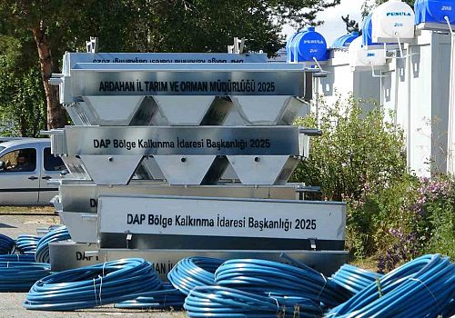 Ardahan’da çobanlara seyyar ev dağıtıldı
