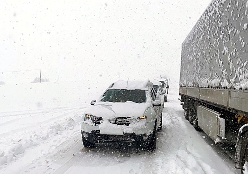 Ardahan da Çok Sayıda Araç Yolda Kaldı 