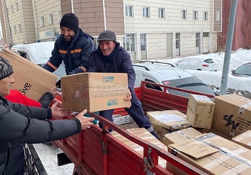 Ardahan da Depremzedeler İçin çok sayıda vatandaş duyarlılık gösterdi.