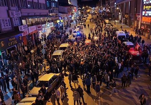 Ardahan’da Derbi Coşkusu: Sokaklar Sarı-Kırmızıya Boyandı!