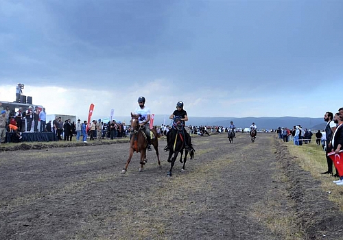 Ardahan'da düzenlenen Geleneksel Rahvan At Yarışları Heyacanı 