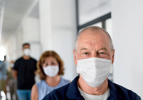 Ardahan'da ekipler Kovid-19 aşısı olmayanlara ulaşıp durumun ciddiyetini anlatıyor