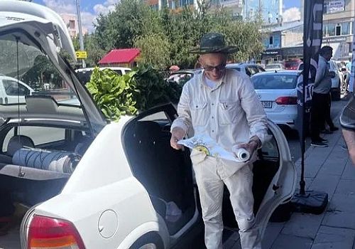 Ardahan da Emekli öğretmen Menderes Süt, 17 çeşit ürün ekerek bir rekora da imza attı.