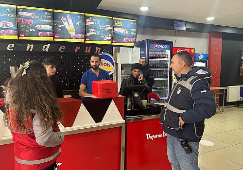 Ardahan da Emniyet Çocuk Şube Müdürlüğü ekipleri, çocukların güvenliği için saha çalışması gerçekleştirdi.