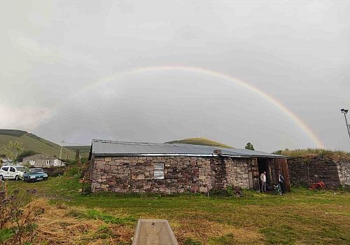 Ardahan’da etkili olan sağanak sonrası ortaya çıkan gökkuşağı, görsel şölen yaşattı