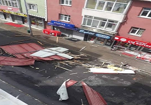 Ardahan'da fırtınada hasar gören binalar için 253 bin lira kaynak sağlandı