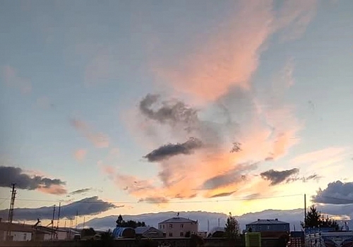 Ardahan'da gökyüzü kızıla boyandı