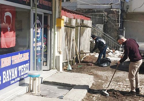 Ardahan da Havalar ısındı esnaf temizliğe başladı 