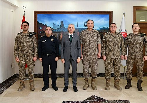 Ardahan’da Hayırlı Olsun Ziyareti: Emniyet Üst Düzeyinden Vali Çiçekli’ye Tebrik