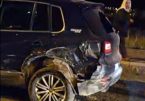 Ardahan'da iki otomobilin çarpışması sonucu 3 kişi yaralandı