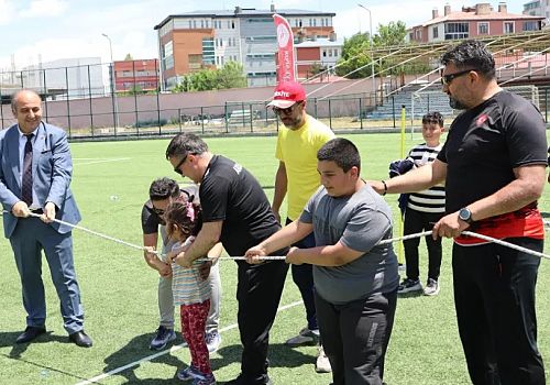 Ardahan’da İlkokullar Fiziksel Etkinlik Çocuk Oyunları Şenliği Finali büyük bir coşkuyla gerçekleşti