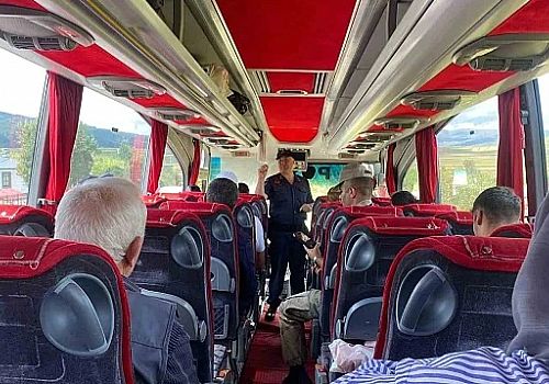 Ardahan'da jandarma ekiplerince şehirlerarası yolcu otobüslerinde emniyet kemeri kontrolü yapıldı