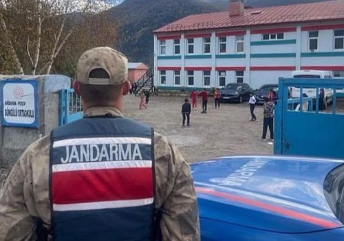 Ardahan da Jandarma Ekiplerinden Okul Çevrelerinde Sıkı Trafik Denetimi