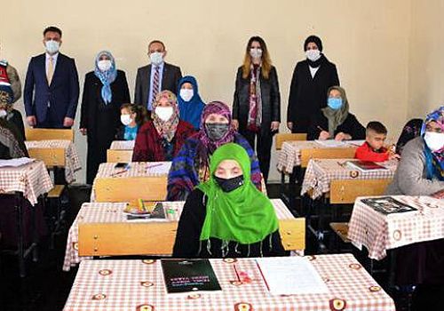 Ardahan da Kadın muhtar, köyünde hemcinsleri için okuma yazma kursu açtırdı