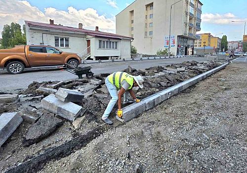 Ardahan'da Kaldırımlar Yenileniyor: Şehiriçi Ulaşımda Konfor Artacak