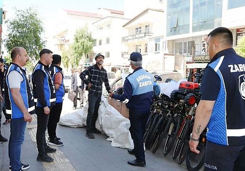 Ardahan da kaldırımların iş yerleri tarafından işgal edilmesinin önüne geçmek için denetimlere başladı