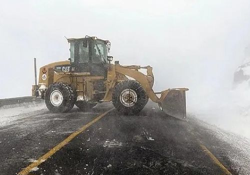 Ardahan’da Kapanan Yollar Kontrollü Olarak Ulaşıma Açıldı