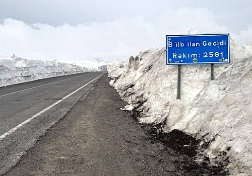 Ardahan’da Kar Esareti: Ardahan-Ardanuç Yolu Geçit Vermiyor!