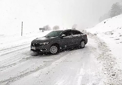 Ardahan’da Kar ve Tipi Ulaşımı Aksattı: 3 Araç Kurtarıldı