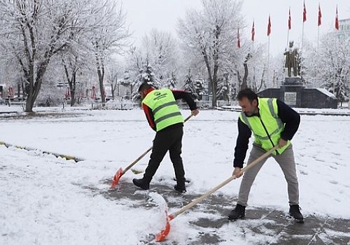 Ardahan’da Kar Yağışı Sonrası Şehir Beyaza Büründü