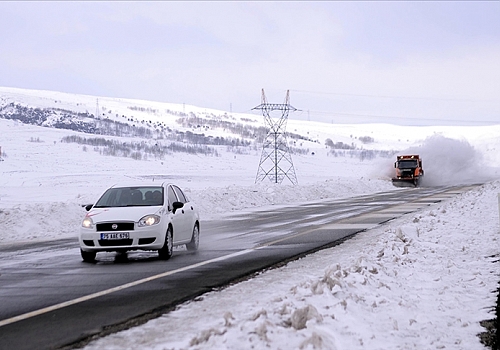 Ardahan'da kar yağışı ve tipi
