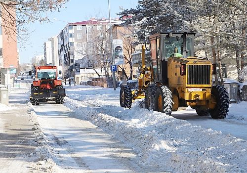 Ardahan’da Karla Mücadele Çalışmaları Aralıksız Sürüyor