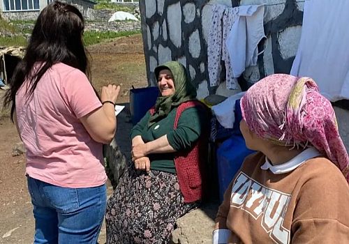 Ardahan’da kene tehlikesi yeniden gündeme geldi. İl Sağlık Müdürlüğü ekipleri köyleri tek tek dolaşarak uyarılarda bulunuyor