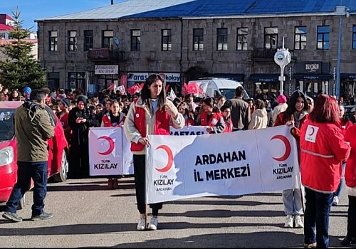 Ardahan’da Kızılay Haftası İçin Farkındalık Yürüyüşü
