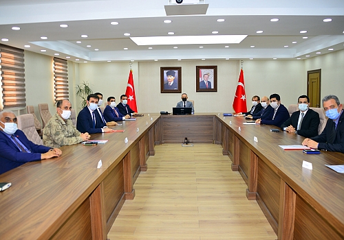 Ardahan'da Kovid-19 kapsamında uygulanan tam kapanma toplantısı yapıldı