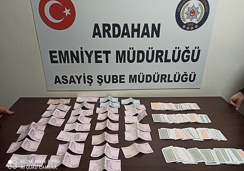 Ardahan'da Kovid-19 tedbirlerini uymayıp evde kumar oynayan 9 kişiye para cezası