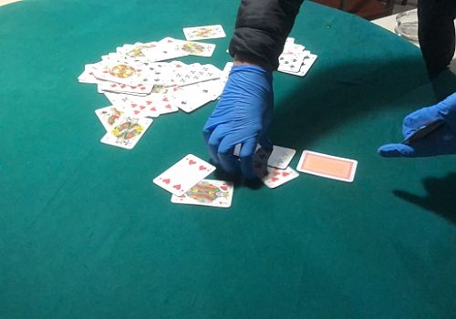 Ardahan'da kumar oynadıkları tespit edilen 5 kişiye 6 bin 680 lira ceza kesildi