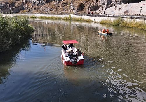 Ardahan’da, Kura Nehri’nde deniz bisikleti ve tekne turu keyfi bu yıl da devam ediyor