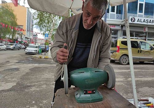 Ardahan'da Kurban Bayramı Öncesi Bıçakçıların Yoğun Mesaisi Başladı
