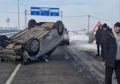 Ardahan’da Maddi Hasarlı Trafik Kazası: Araç Takla Attı, Trafik Kısa Süre Aksadı