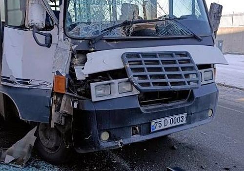 Ardahan da meydana gelen trafik kazasında 4 kişi yaralandı