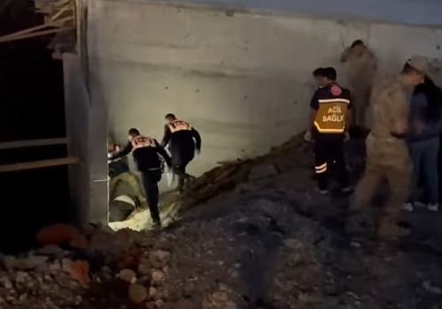 Ardahan da Motosiklet sürücüsü alt geçit inşaatına çarparak hayatını kaybetti
