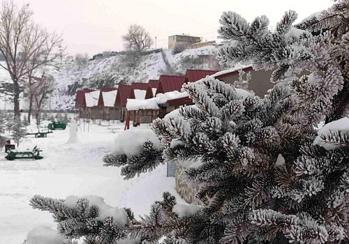 Ardahan’da Nisan Ayazı: Bahar Müjdesi Yerini Tipiye Bıraktı!