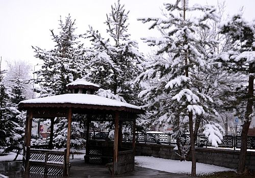 Ardahan’da Nisan Sürprizi: Beyaz Örtü Altında Görsel Şölen