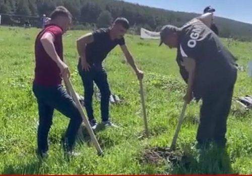 Ardahan da öğrenciler fidanları toprakla buluşturdu