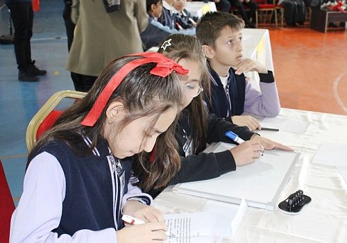 Ardahan’da Ortaokullar Arası Bilgi Yarışması İl Finali Büyük Heyecana Sahne Oldu