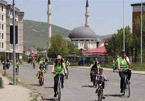 Ardahan’da pedallar sağlık için döndü