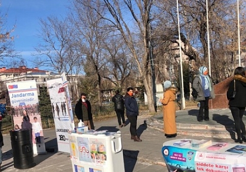 Ardahan'da polis, şiddete karşı kadınları bilgilendirdi