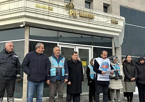Ardahan da PTT çalışanları, Rize'deki silahlı saldırıyı protesto etti