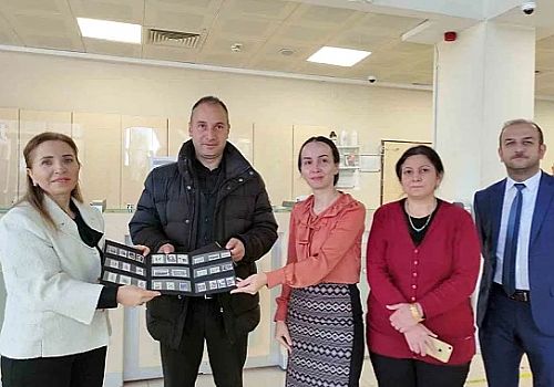 Ardahan'da PTT'nin 184'üncü kuruluş yıl dönümü dolayısıyla 184 sıra Müşterisine Pul Albümü hediye etti 