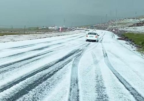 Ardahan’da sabah saatlerinde sağanak ve dolu etkili oldu